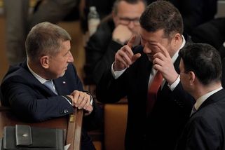 Politici se chtějí vrtat v Ústavě - Novinky